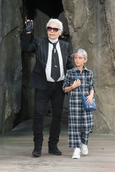 Look 90
